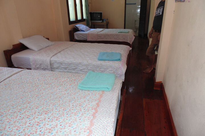 Room 4 of 13