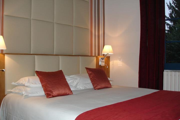 Room 11 of 37