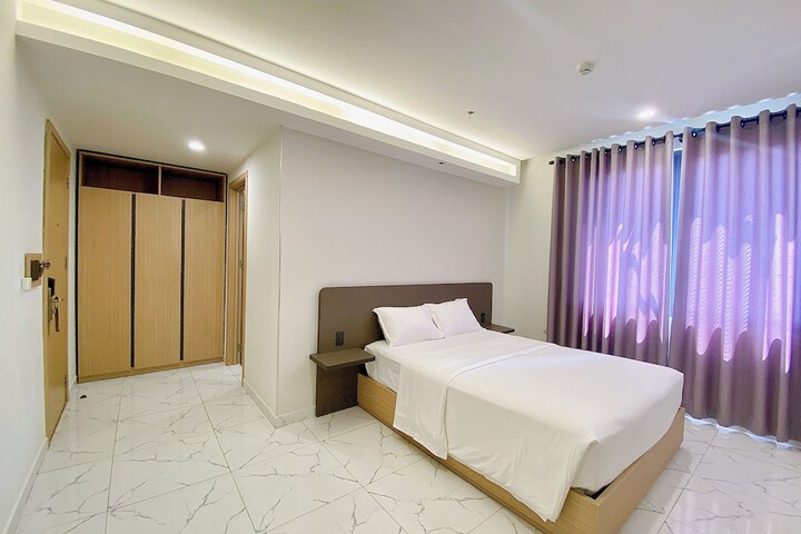 Room 21 of 34