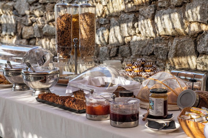 Breakfast/Coffee Service 46 of 80