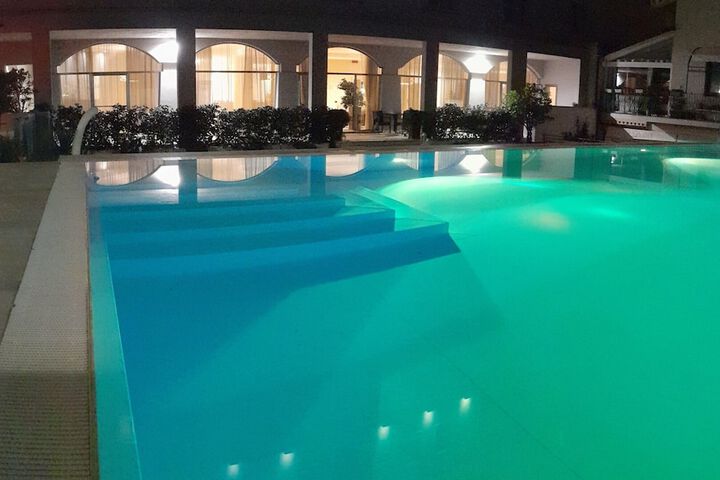 Pool Hotel
