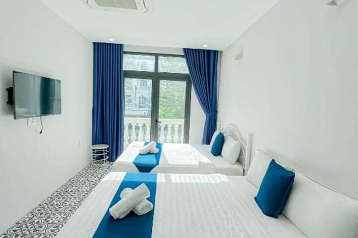 Room 9 of 24