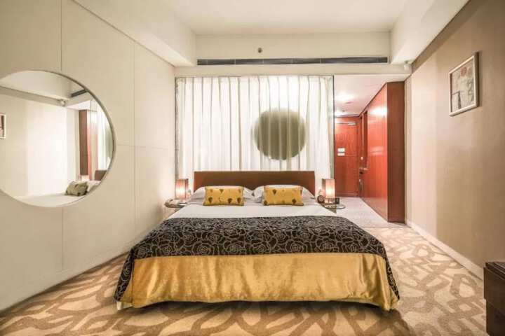 Room 13 of 224