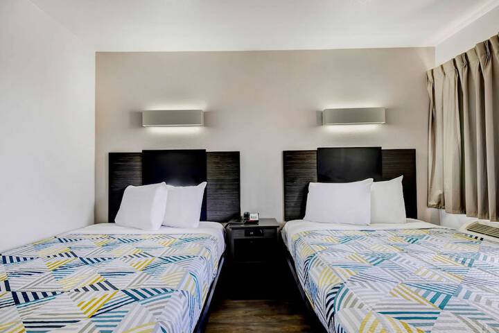 2 Double Beds (22 of 29)