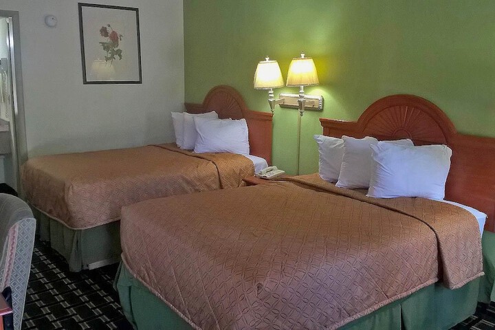 2 Double Beds (7 of 7)