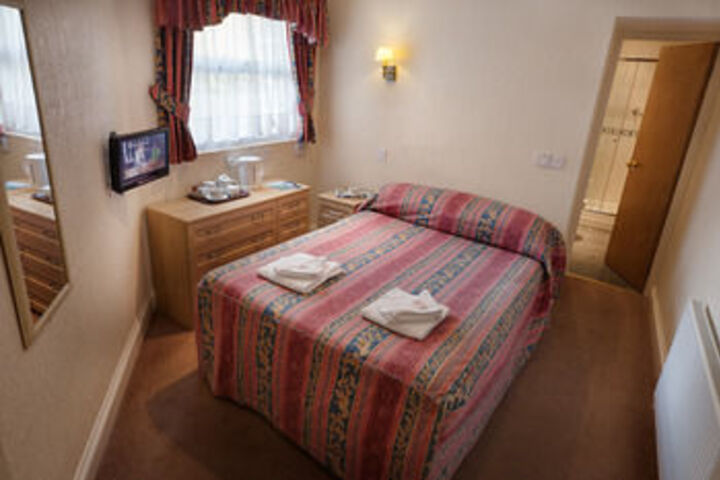 Room 7 of 28