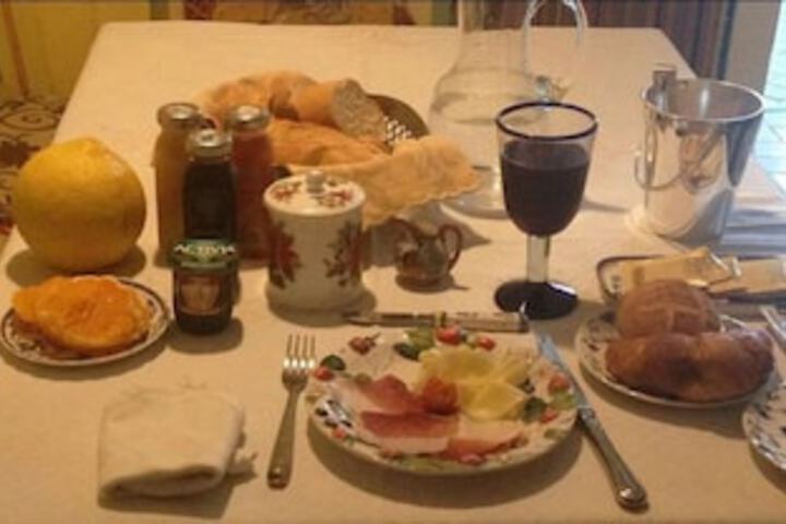 Breakfast/Coffee Service 30 of 96