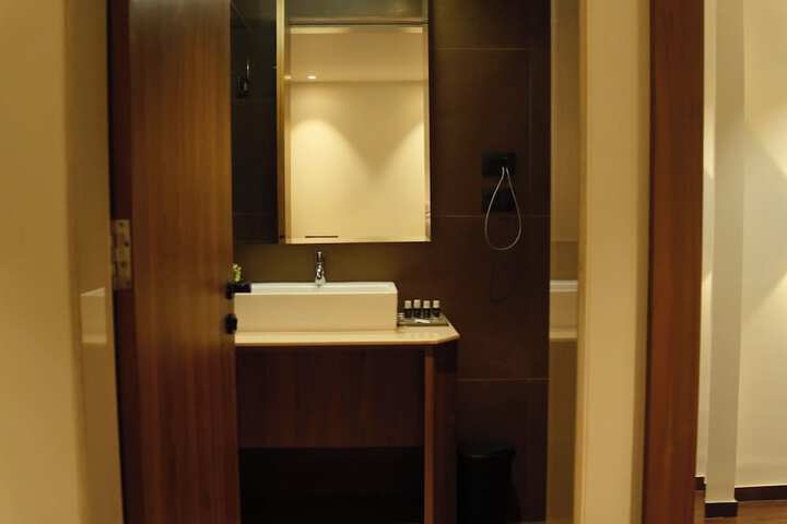 Room 11 of 11