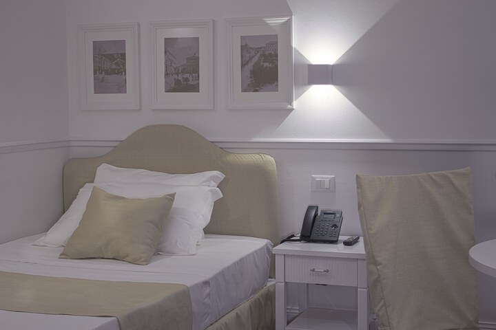 Room 4 of 34