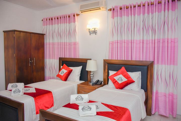 Room 14 of 33