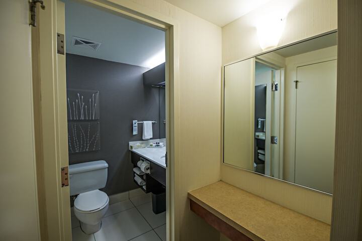 Room 5 of 65