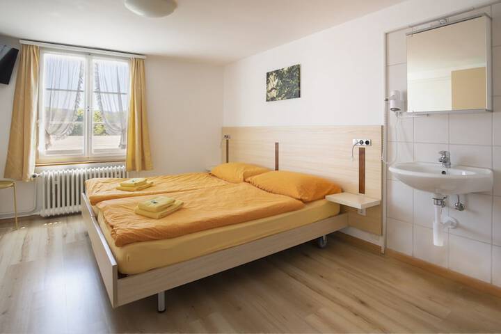 Room 9 of 35