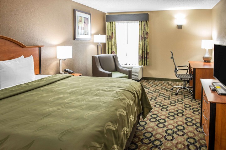 1 King Bed (7 of 15)