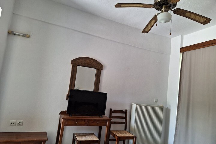Room 6 of 49