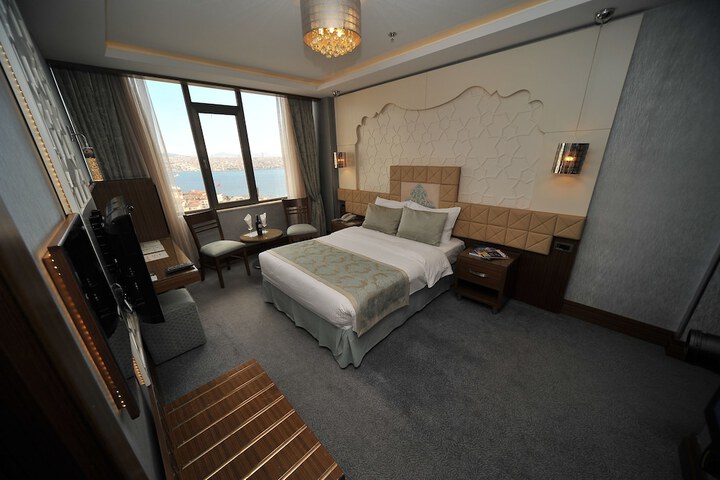 Room 13 of 110