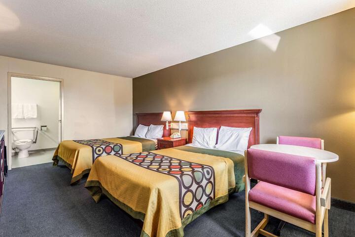 2 Double Beds (9 of 18)