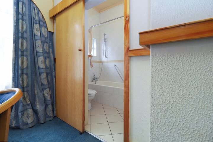 Room 26 of 68