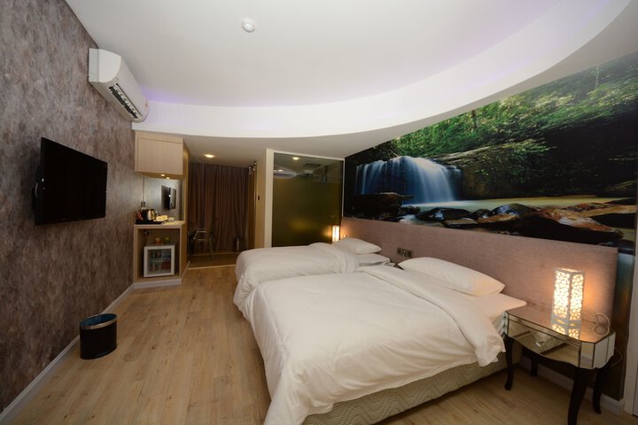 Room 7 of 34