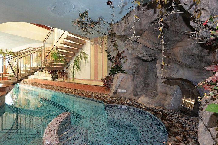 Hotel with Pool