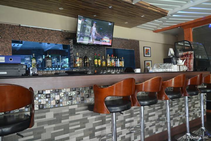Lounge 42 of 52