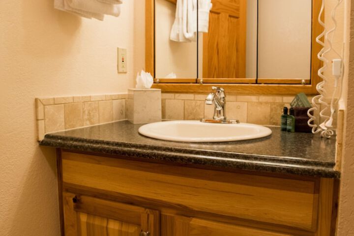 Bathroom sink