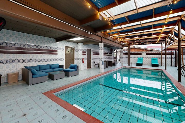 Pool 13 of 17