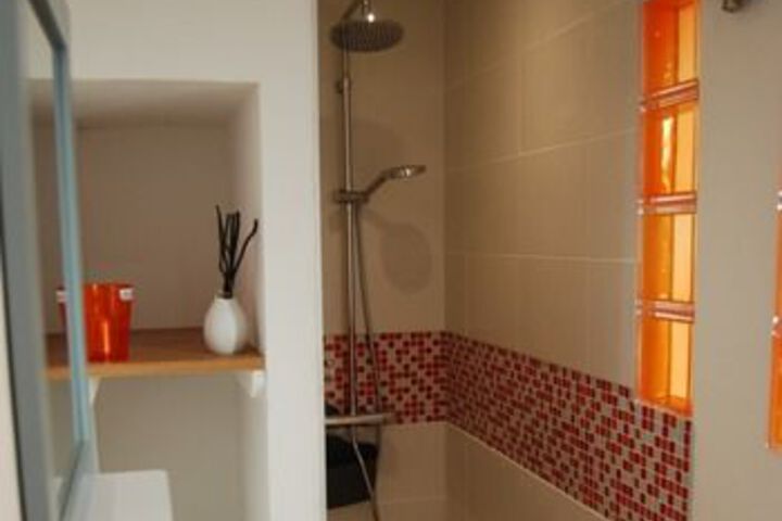 Room 2 of 9