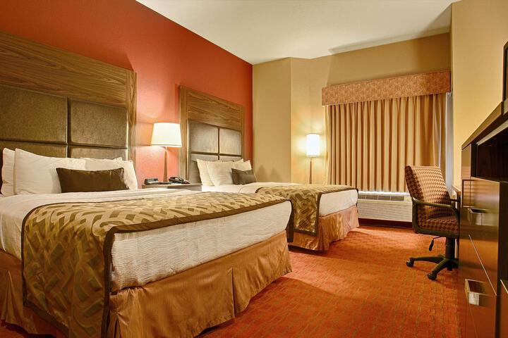 2 Queen Beds (1 of 8)