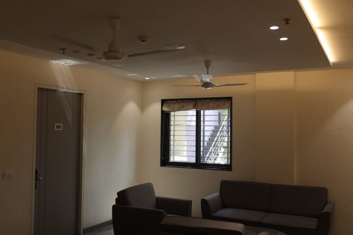 Room 5 of 11