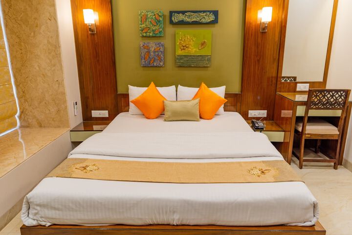 Room 9 of 30
