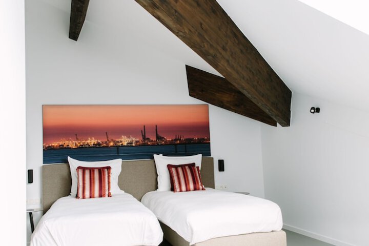 Room 7 of 54