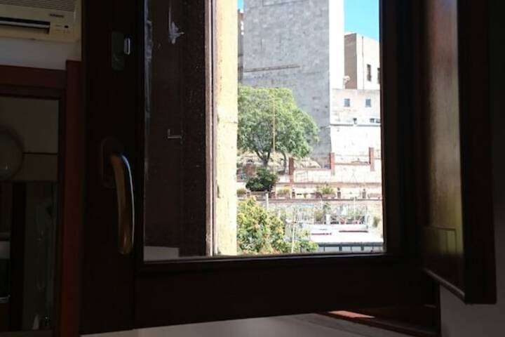 Room 21 of 33