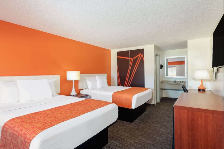 2 Queen Beds Accessible (1 of 12)
