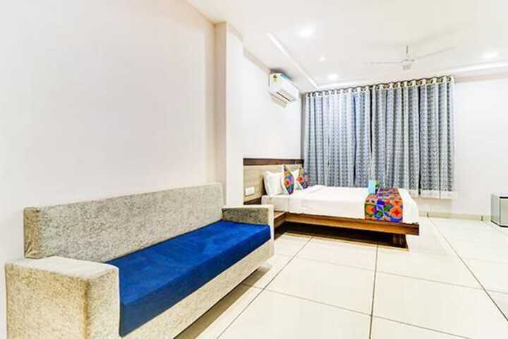 Room 9 of 33