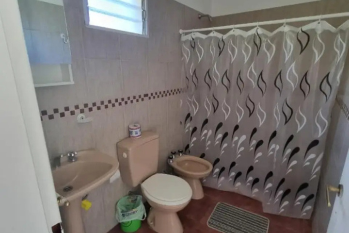 Room 4 of 10