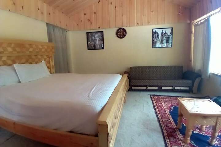 Room 12 of 21