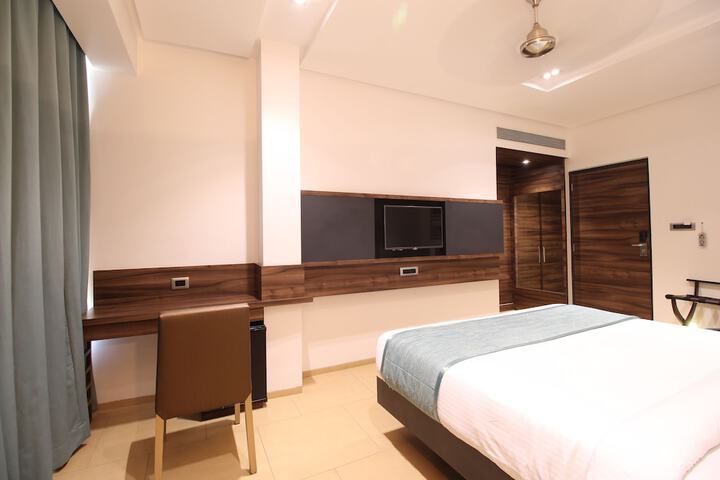 Room 8 of 19