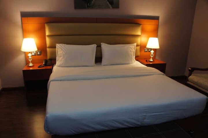 Room 13 of 32