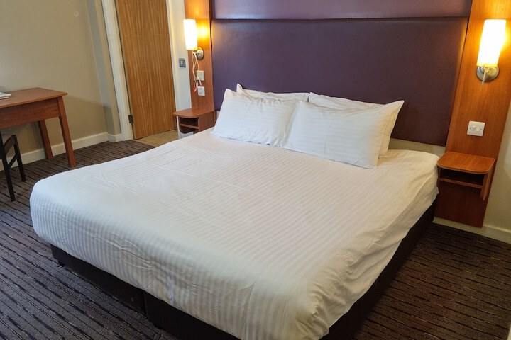 Room 5 of 37