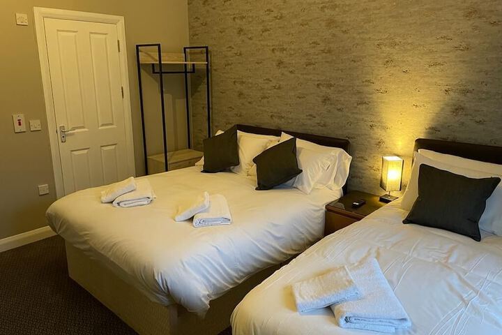 Room 4 of 12