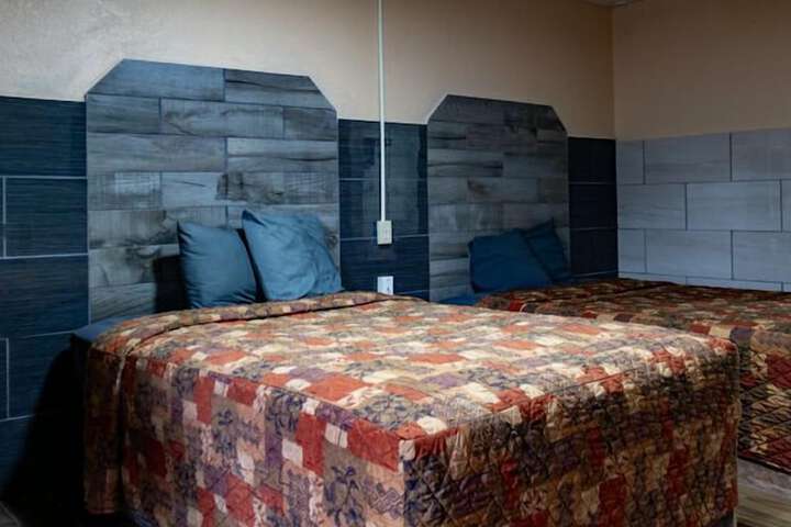 Basic 2 Double Beds (5 of 6)