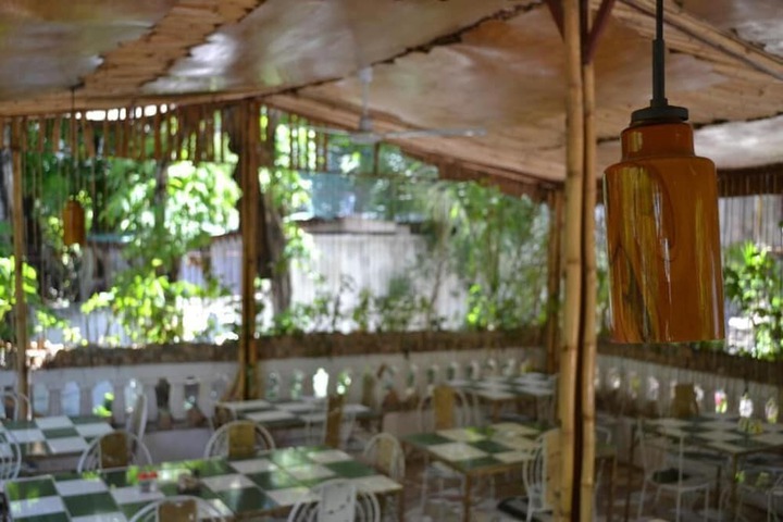 Dining 43 of 64