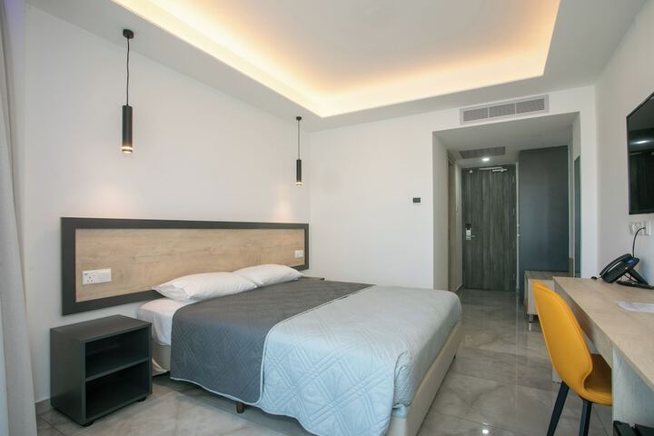Room 13 of 50