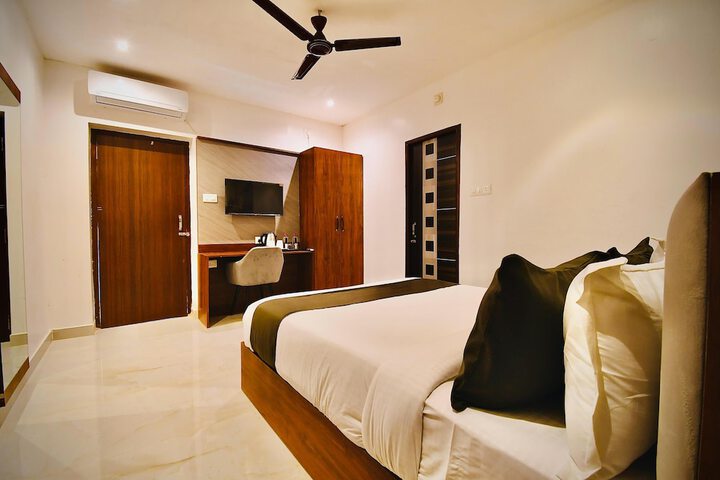 Room 12 of 18