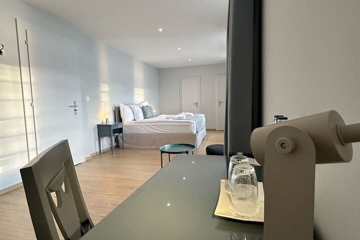 Room 5 of 42