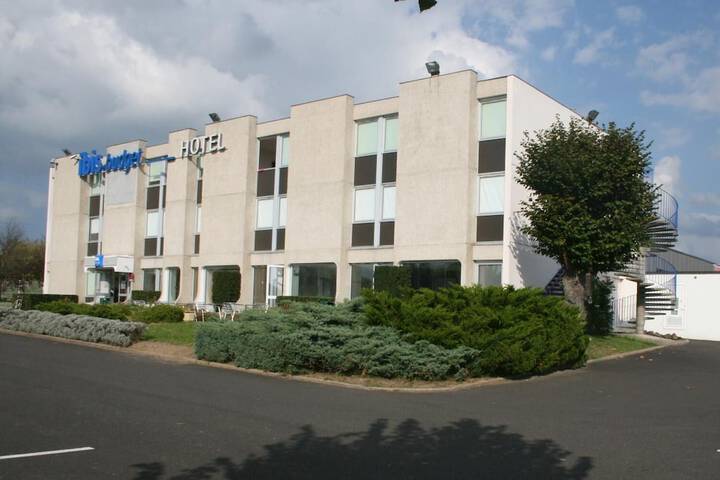Hotel 32 of 36