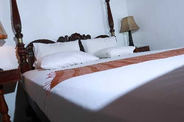 Room 5 of 33