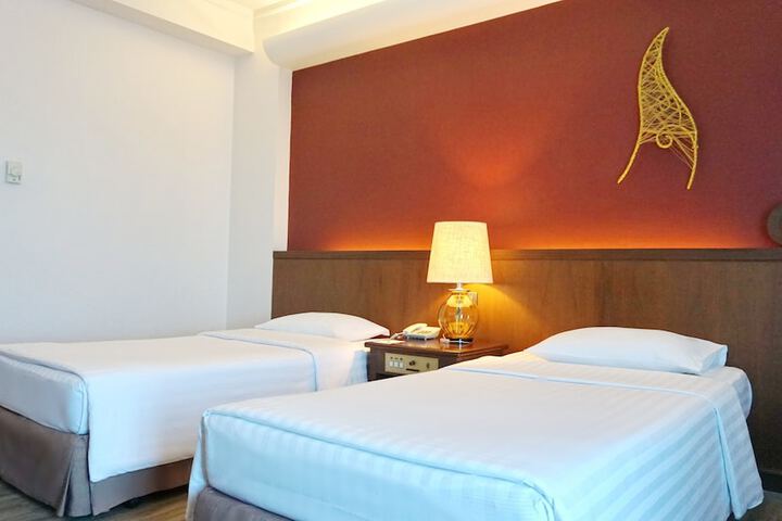 Room 4 of 91