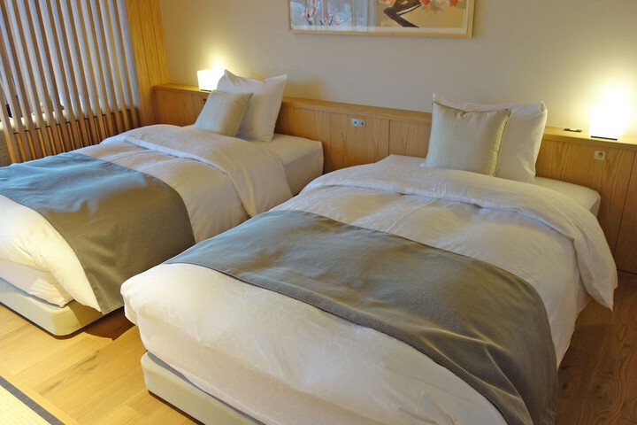Room 12 of 74
