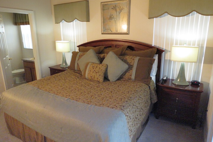 Room 4 of 18